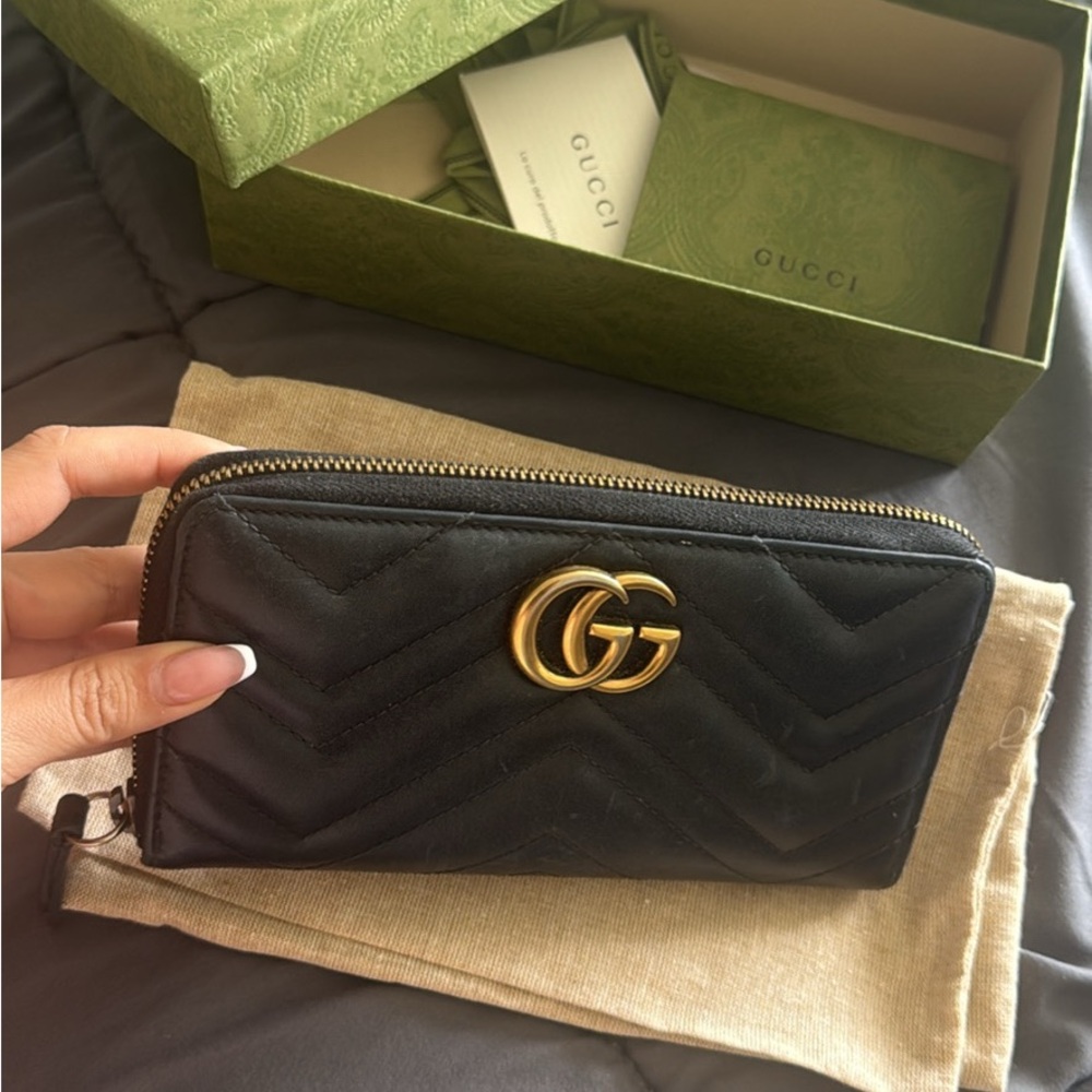Gucci Marmont zip around wallet